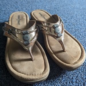 Minnetonka silver throne 360 rose gold sandal flip flop